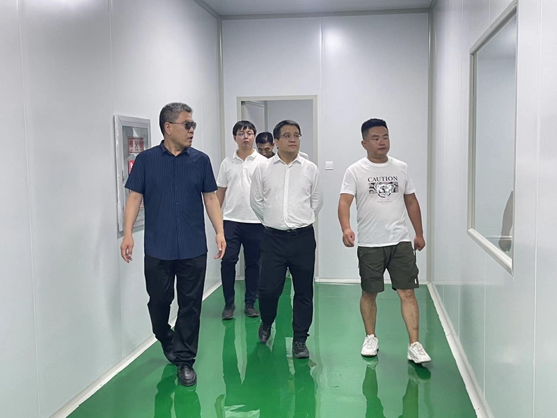石嘴山市惠農(nóng)區(qū)委副書記、區(qū)長(zhǎng)馬仲武 蒞臨寧夏興康恒潤(rùn)農(nóng)業(yè)科技發(fā)展有限公司指導(dǎo)工作