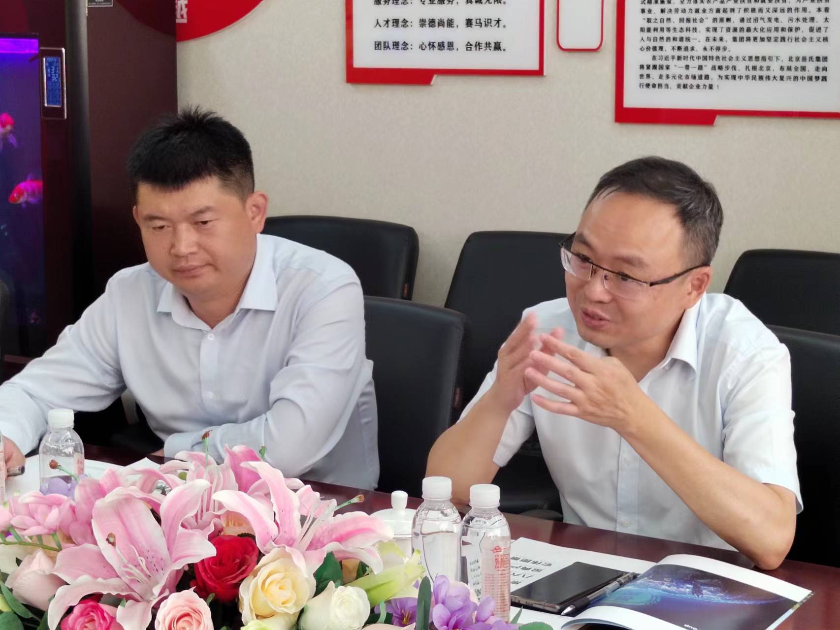 北京中郵鴻運(yùn)董事副總黃貴斌先生商務(wù)到訪(fǎng)岳氏集團(tuán)