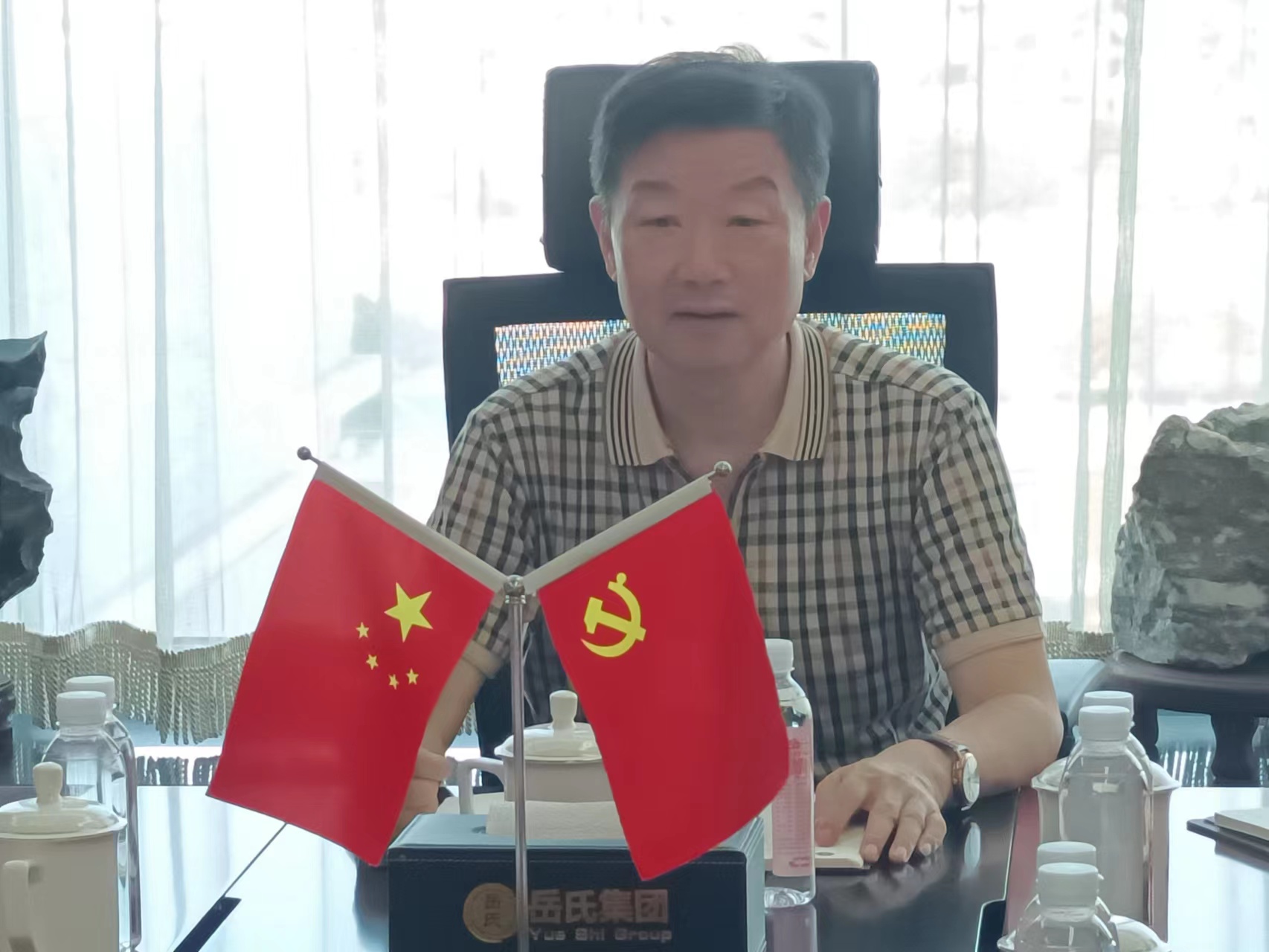 連手機(jī)都放不下，你還能放下什么？——岳氏集團(tuán)召開(kāi)季度管理工作懇談會(huì)